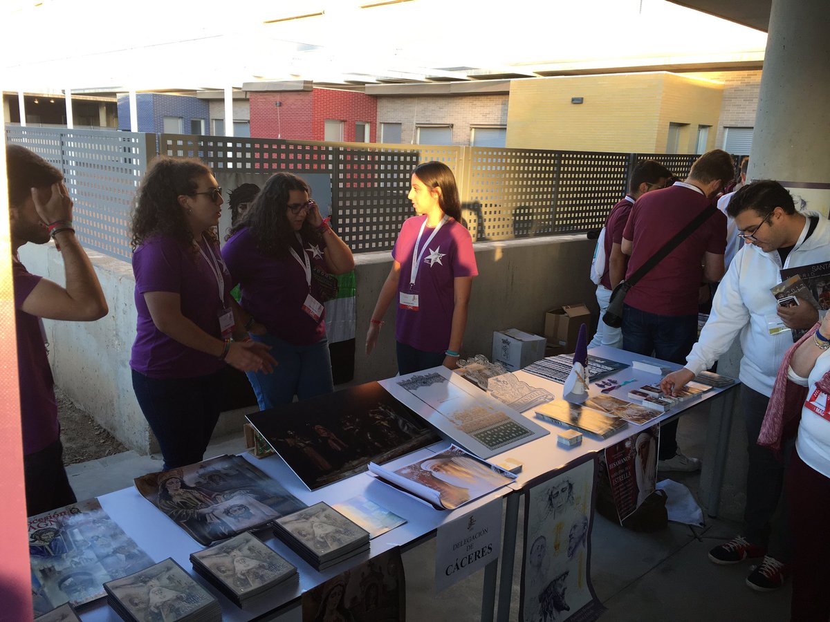 Buenos días. Ya empieza El Segundo día de JOHC y Salud y Estrella ya tiene montada su stand. #repartiendosalud 🌟