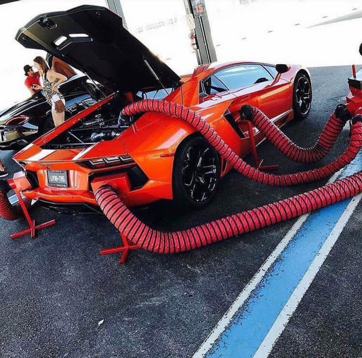 exoticsdriver's tweet image. What's going on here❓