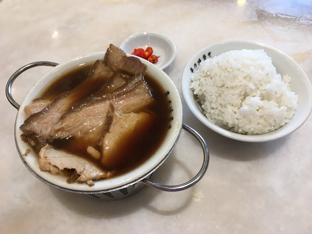 ozvascdoc's tweet photo. @DrAndrewChoong Now that #ASVS2017 is winding up, I am meeting my Malaysian KPI. #BahKutTeh. https://t.co/Y3fofgyVYm