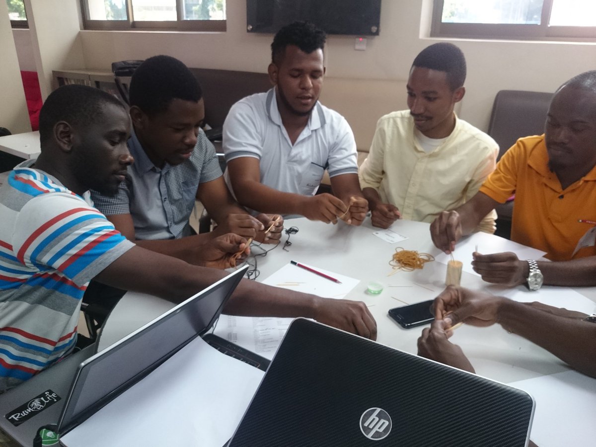 ediebax's tweet photo. #SHDDar #design challenge @bunihub @sciencehackday @rahabroadband #ScienceHackDay https://t.co/ObZYdQpFsp