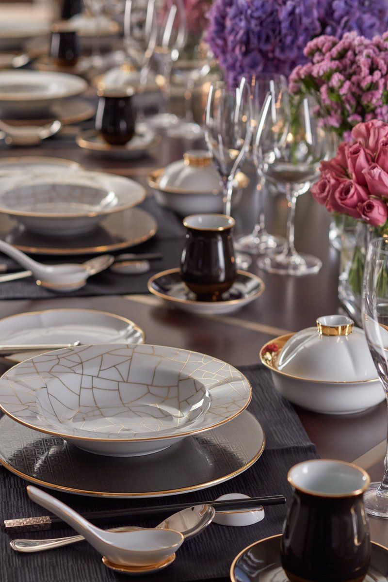 MO_KUALALUMPUR's tweet photo. #MODetails exuding luxury and grandeur. Bespoke fine tableware in our Presidential Suite by top French porcelain producer, #LEGLE. https://t.co/9BJuqOkdk8
