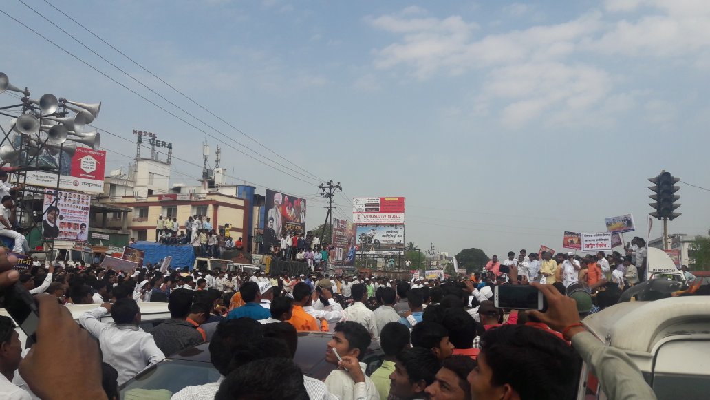 SamSS_22's tweet image. #PuneNashik highway blocked at Chakan. Avoid this route on Saturday.