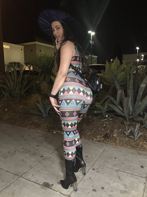 "You're not wearing a costume.. are you?" is the question I was asked more than anything tonight lol<a href="/tag/cabo"class="tags"><span>#cabo</span></a><a href="/tag/nye"class="tags"><span>#nye</span></a>