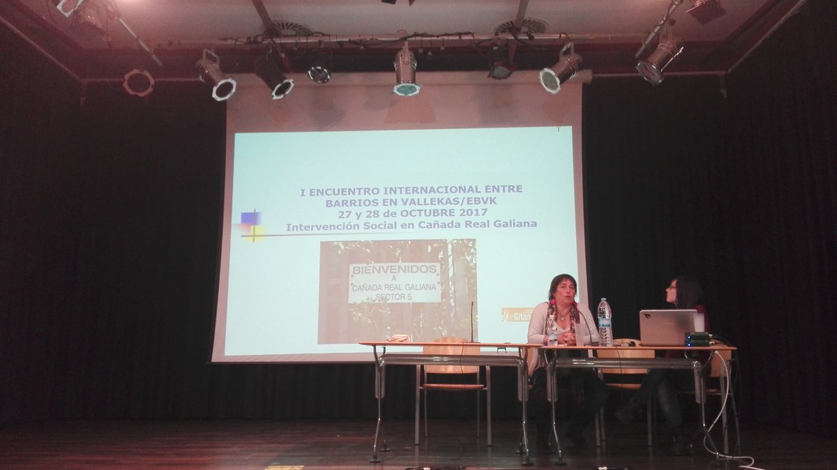 Susana Camacho de <a href="/gitanos_org_MA/">FSG Madrid</a> inicia su charla sobre la Intervención Social en Cañada Real Galiana #EBarriosVK