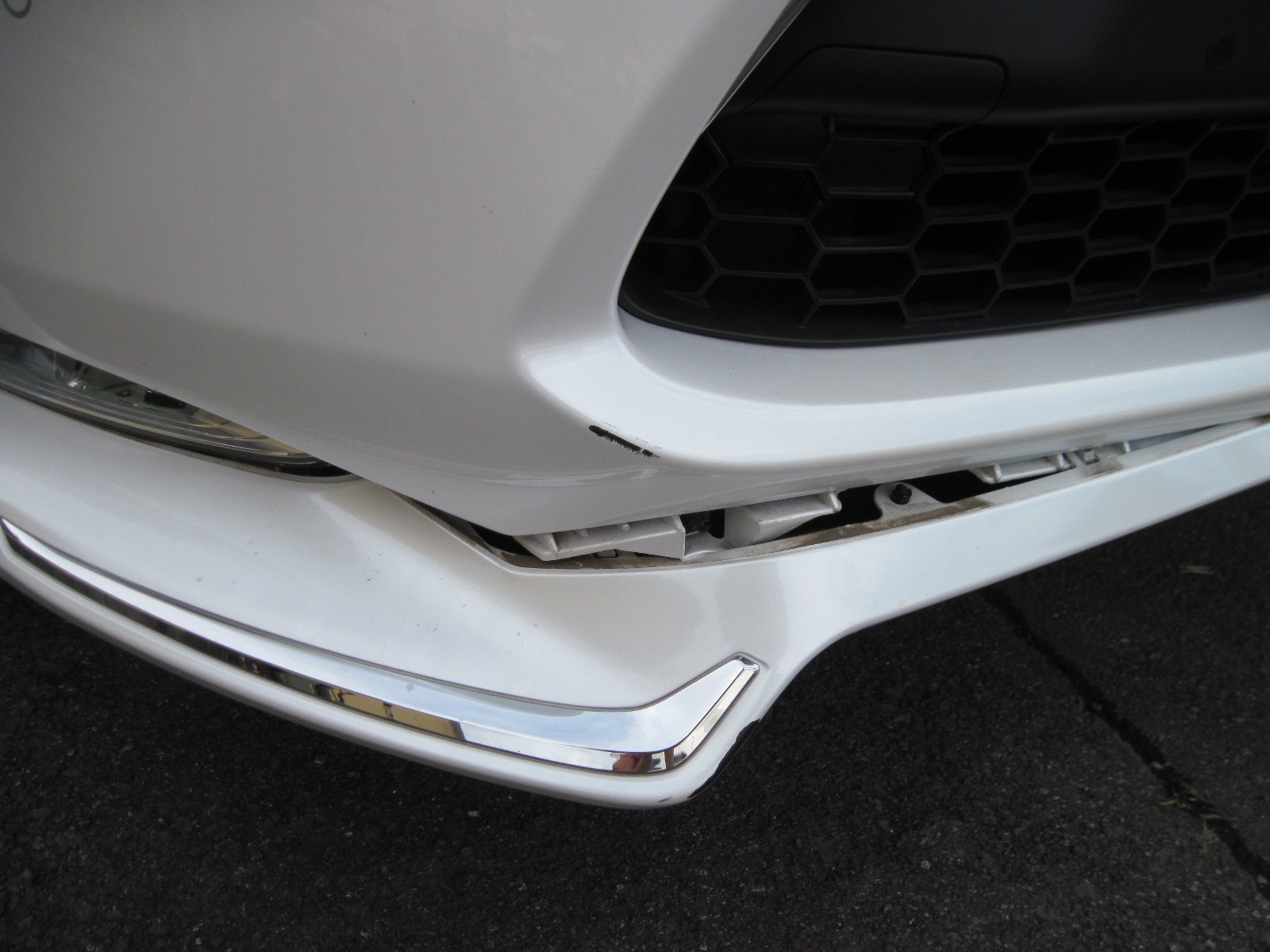 千葉松戸自動車板金塗装修理タキザワ自動車 レクサスnx0t フロントバンパー 修理 キズ 変形の修理 です ディーラーでは25万と言われたそうな レクサスのバンパー修理も千葉県松戸市タキザワ自動車へ レクサス レクサスバンパー修理 Nx0t 千葉松戸自動車板金塗装修理タキザワ自動車 レクサスnx0t フロントバンパー 修理 キズ 変形の修理 です ディーラーでは25万と言われたそうな レクサスのバンパー修理も千葉県松戸市タキザワ自動車へ レクサス レクサスバンパー修理 Nx0t
