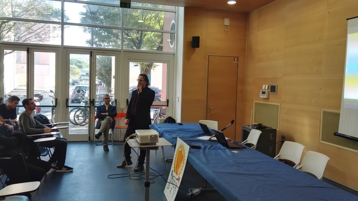 gulli_linux's tweet image. @ascapuzzi ci introduce alla #privacy @linuxdayitalia #linuxday2017