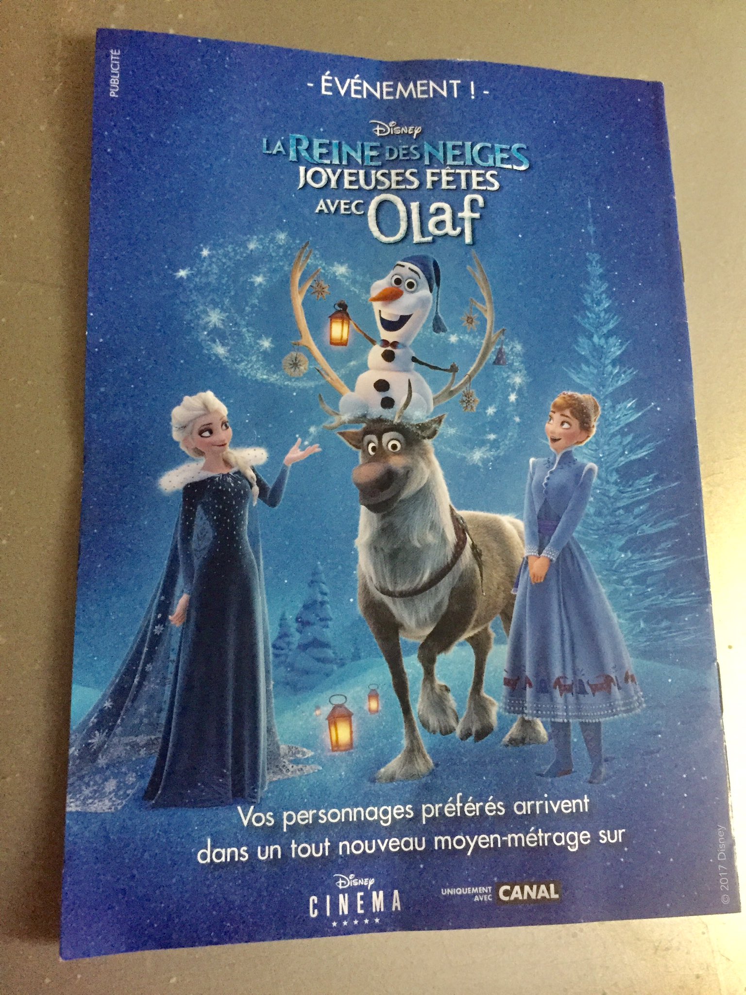 frozen - Joyeuses Fêtes avec Olaf [Walt Disney - 2017] - Page 11 DNNllvMX4AEF21z