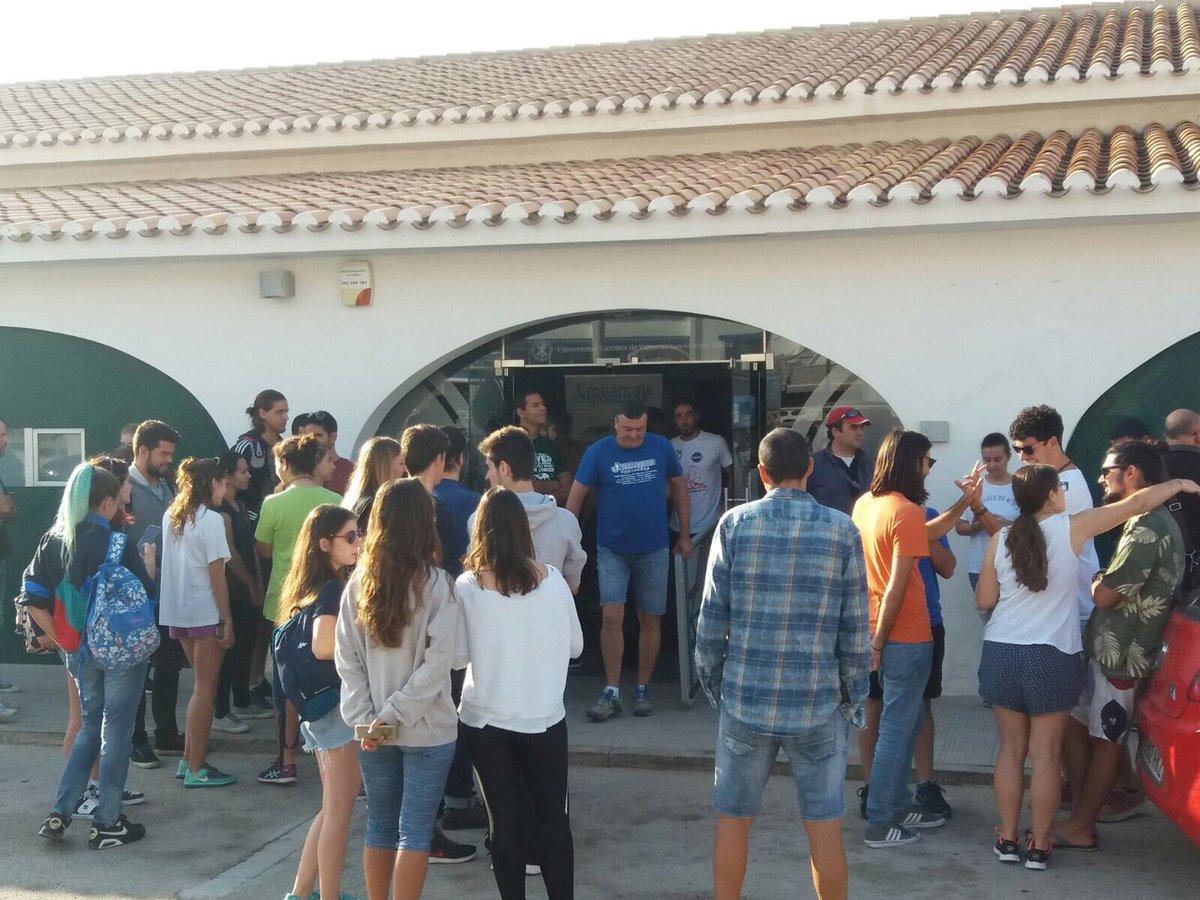 AmAnDa_44444's tweet photo. Arranca la II limpieza de fondos del puerto de #Calpe #IMEDMAR @UCV_es https://t.co/EQ7AjzFl9E