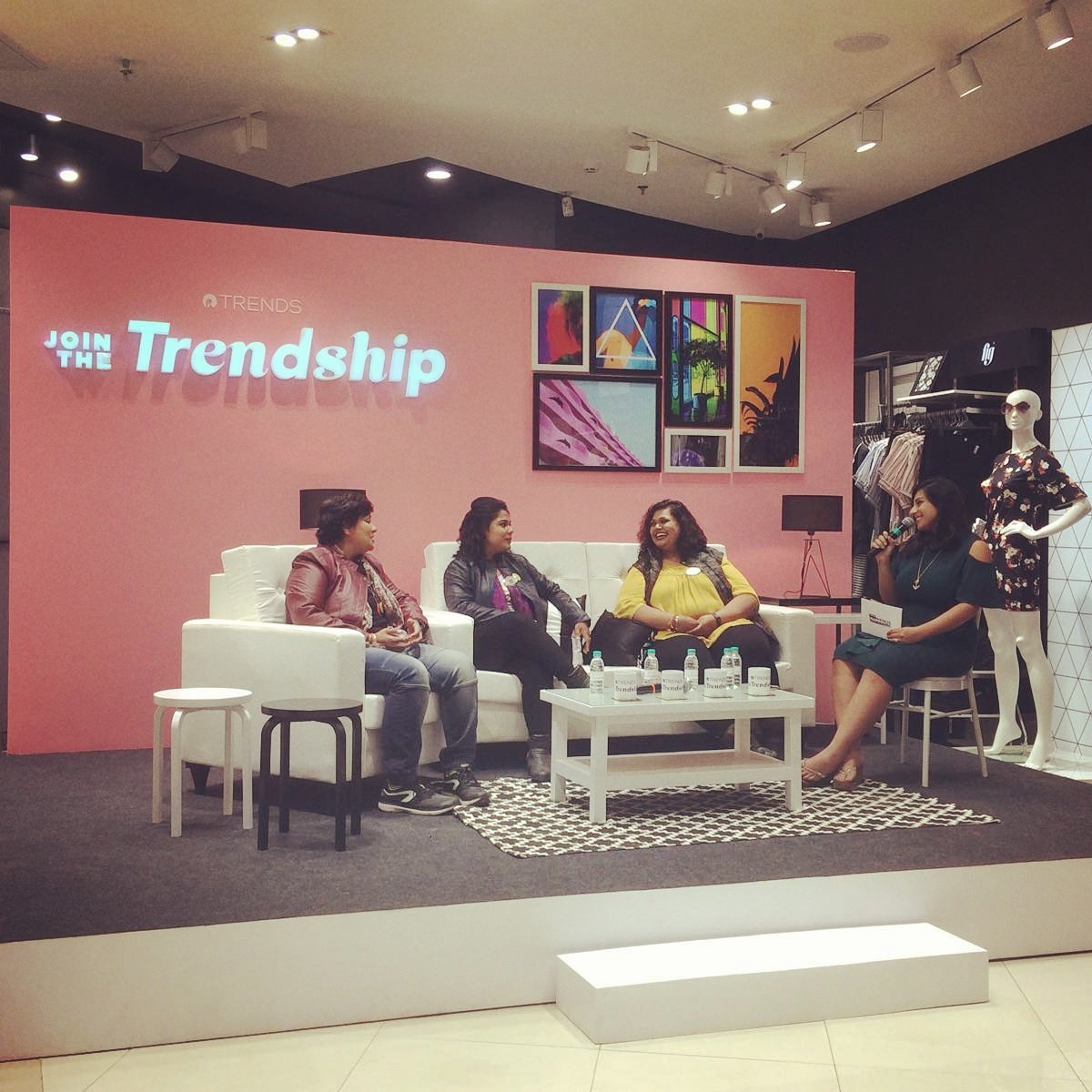 EvenFlowOnCue's tweet image. RJ Shagufta in conversation with Bikernis. #BIKERS #bikerchic #events #evenflow #reliancetrends #trendship #fashion