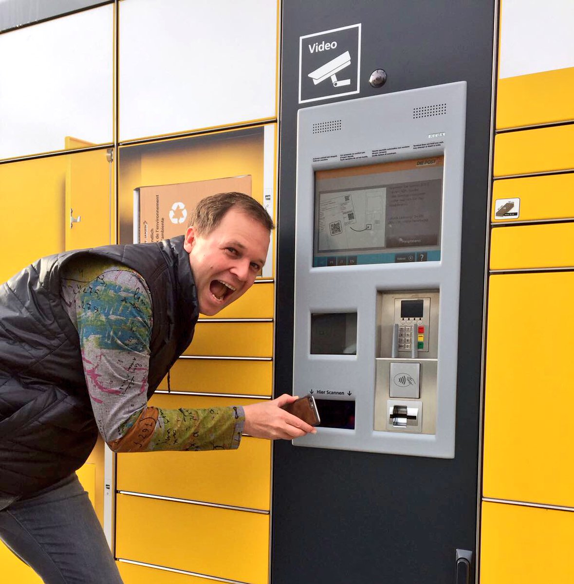 chlanter's tweet photo. Teilnahme an der #ScanChallenge in Frauenfeld bei @SwissPost #wasistdrin via @QoQa_ch https://t.co/oWRU3nr3pi
