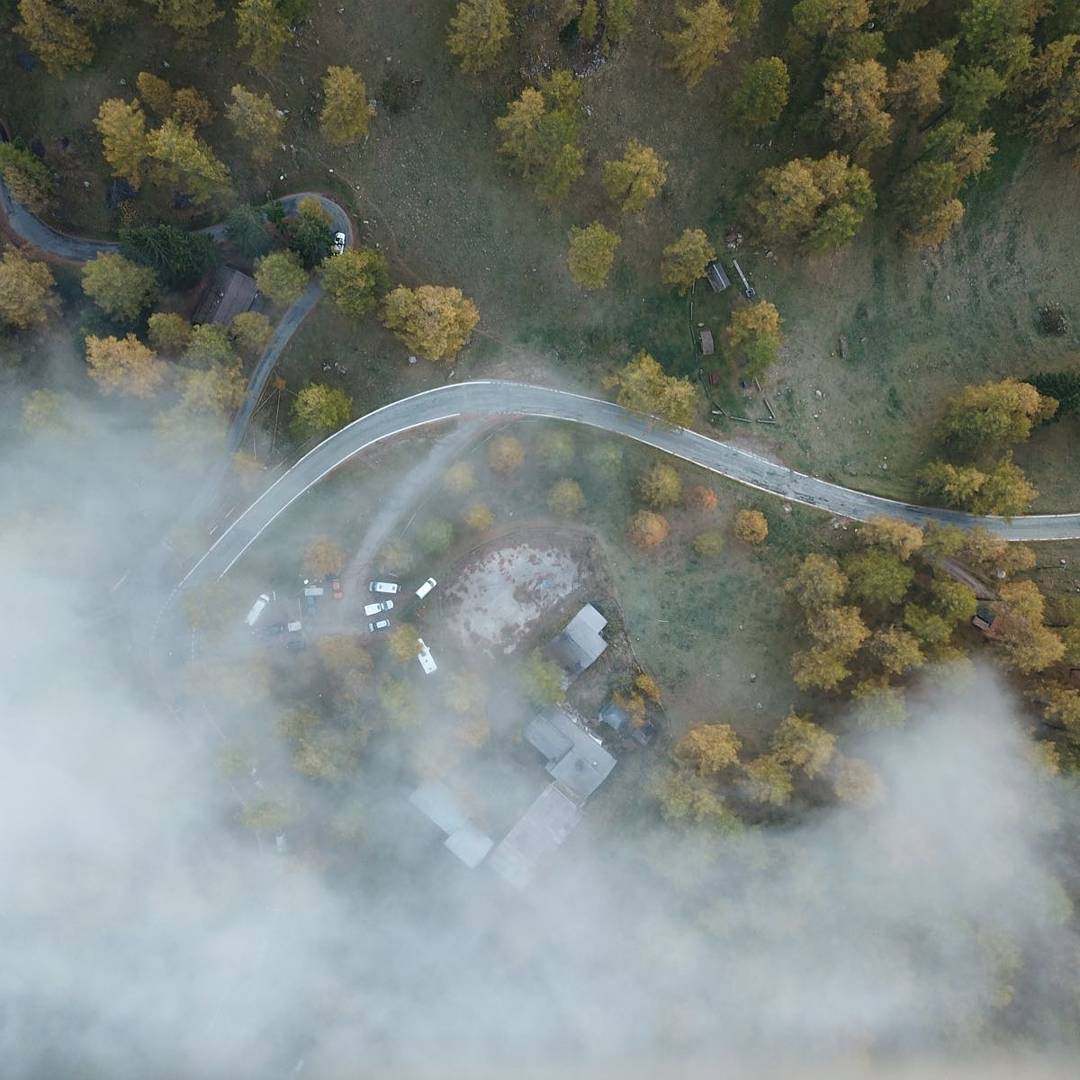 FlyAndFilmSA's tweet photo. Nos pilotes à la #sécurité du #RIV2017, 1ère course automobile à utiliser des #drones pr l'analyse des scènes d'accident. #Drone #valais https://t.co/llCK3UERZf