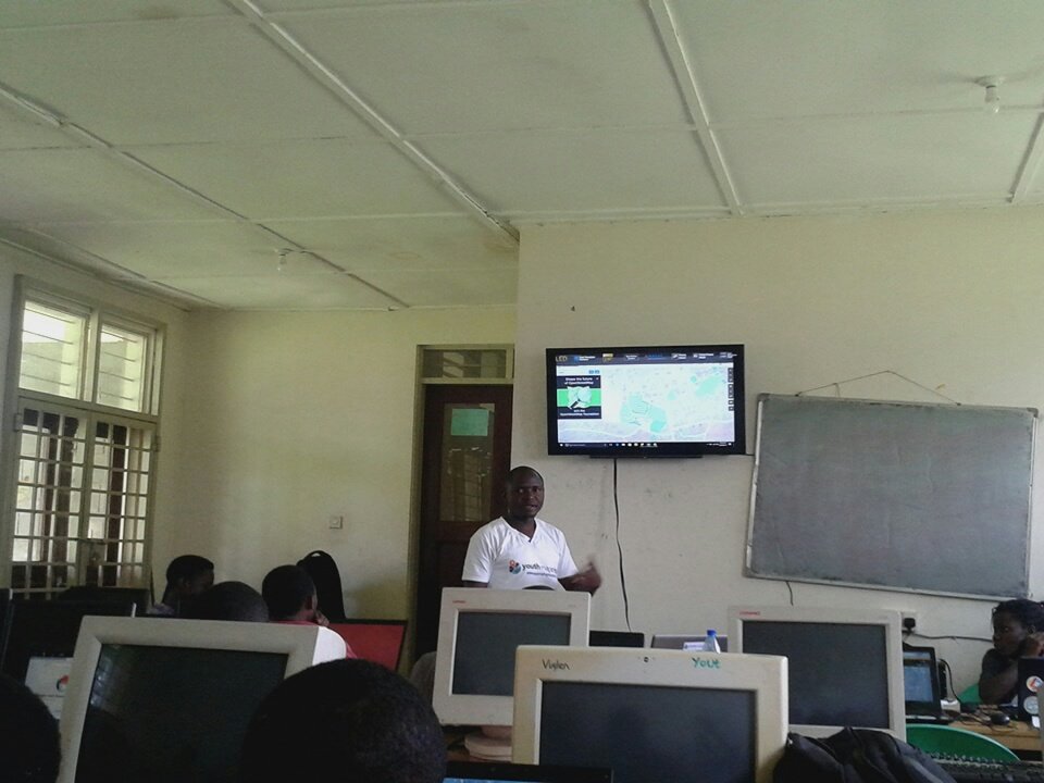 MbabaniAllan's tweet image. HandsOnSessions have commenced #TeachOSM @youthmappers @douglaseru @mapuganda