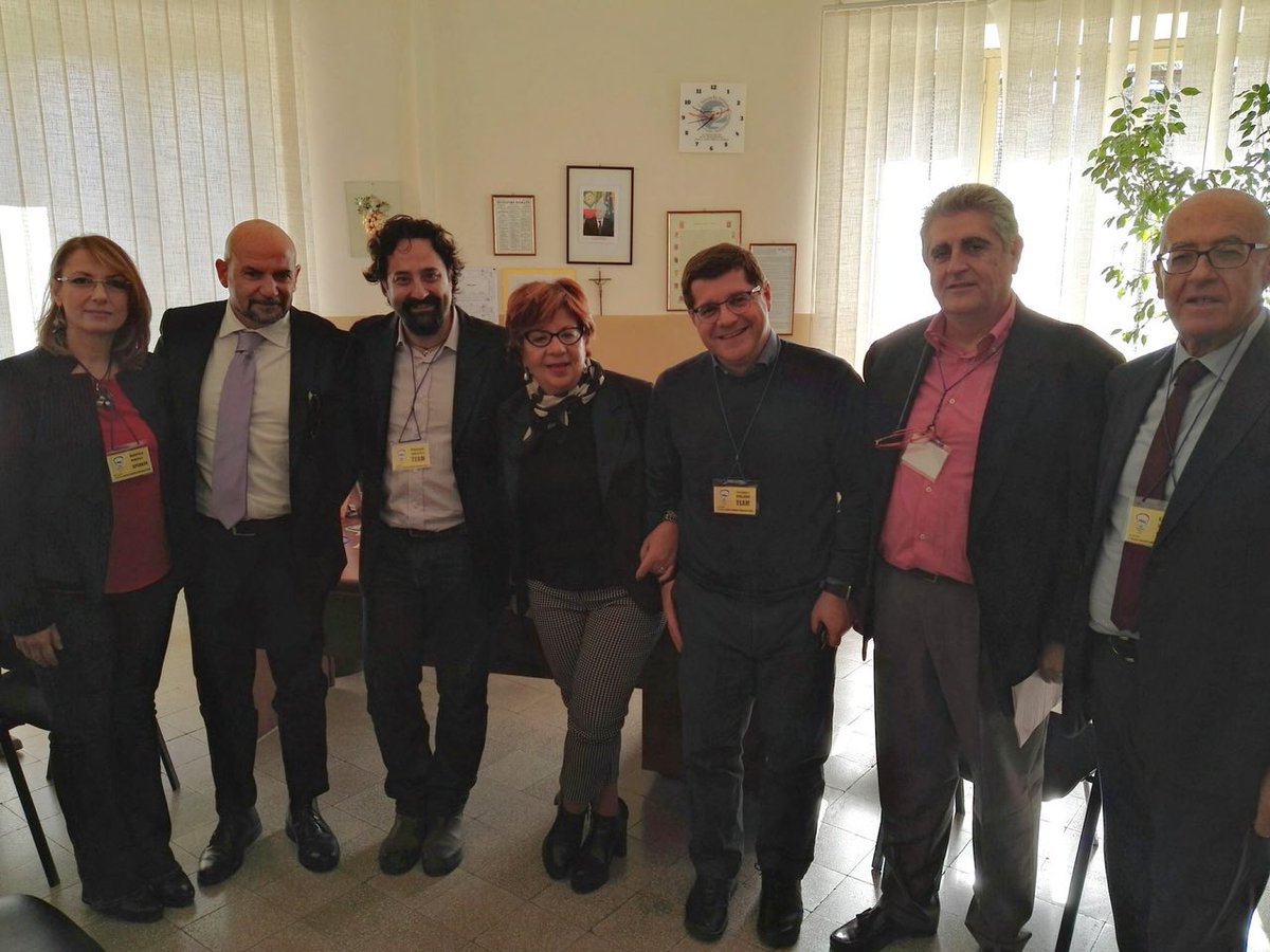 MIsocialTW's tweet photo. Oggi il primo #meetingdocentipuglia si parla di innovazione e #Pnsd anche con il nostro Ufficio Scolastico Regionale. Buon lavoro a tutti! https://t.co/JI00NfB84x