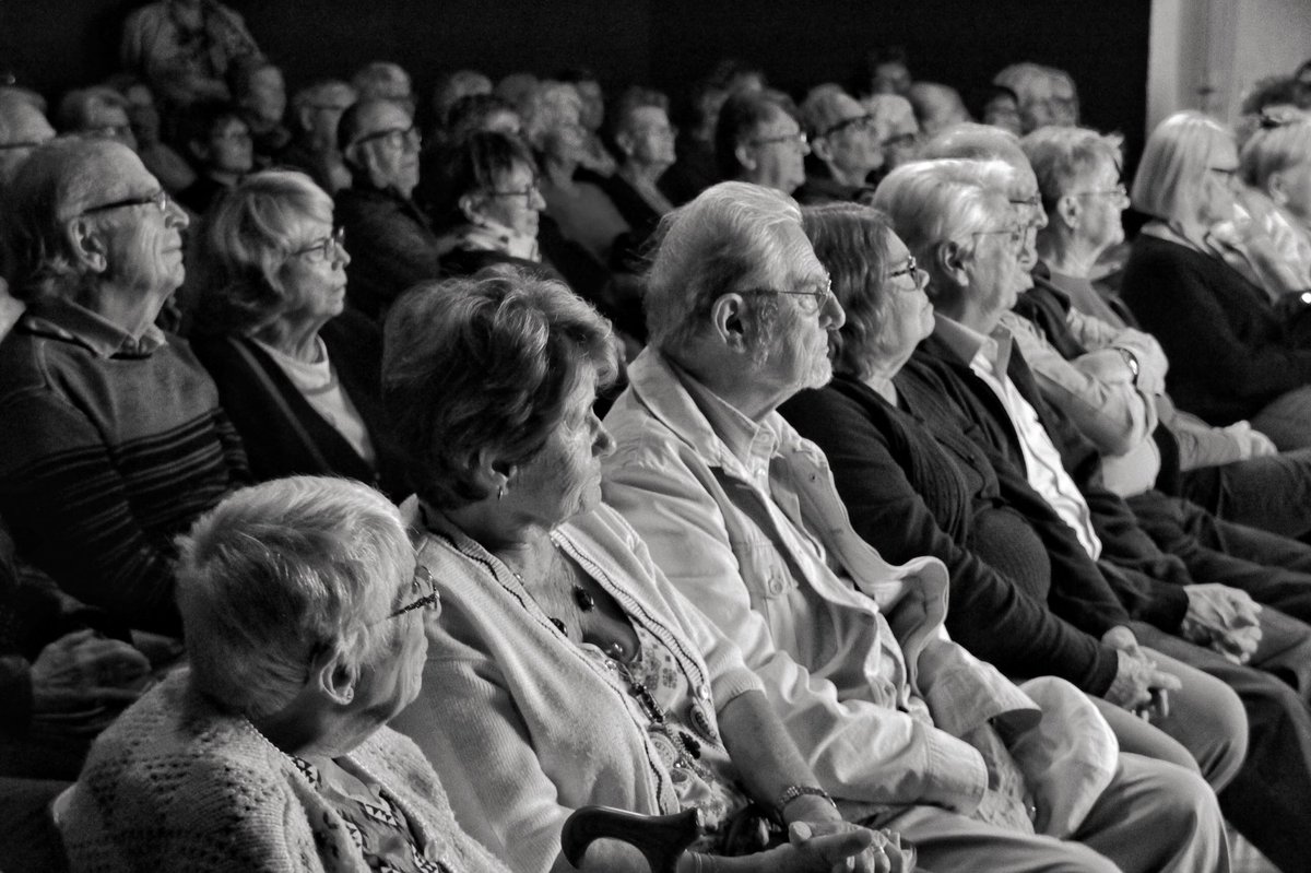 A_fleur2Grasse's tweet photo. Résidents attentifs #RencontresAmicales #Senioriales #greoux https://t.co/jD4PIMWJK3