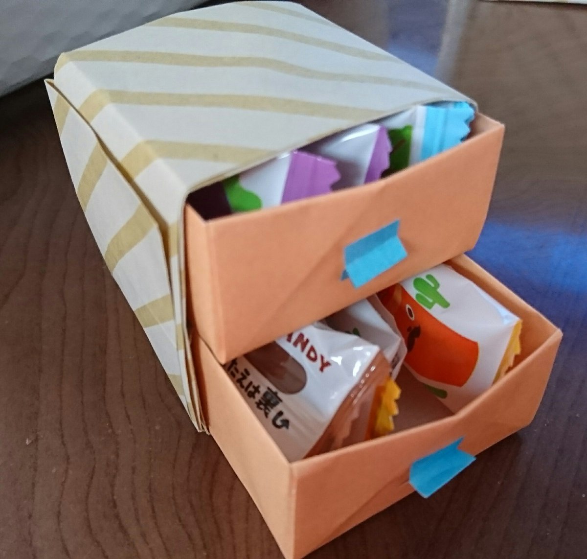 多趣味人 娘作の 折り紙で作った小物入れです バラバラしてたあめを入れていました 詳しくはホームページに載せています 折り紙 ハンドメイド 小物入れ 飴入れ いいねした人全員フォローする