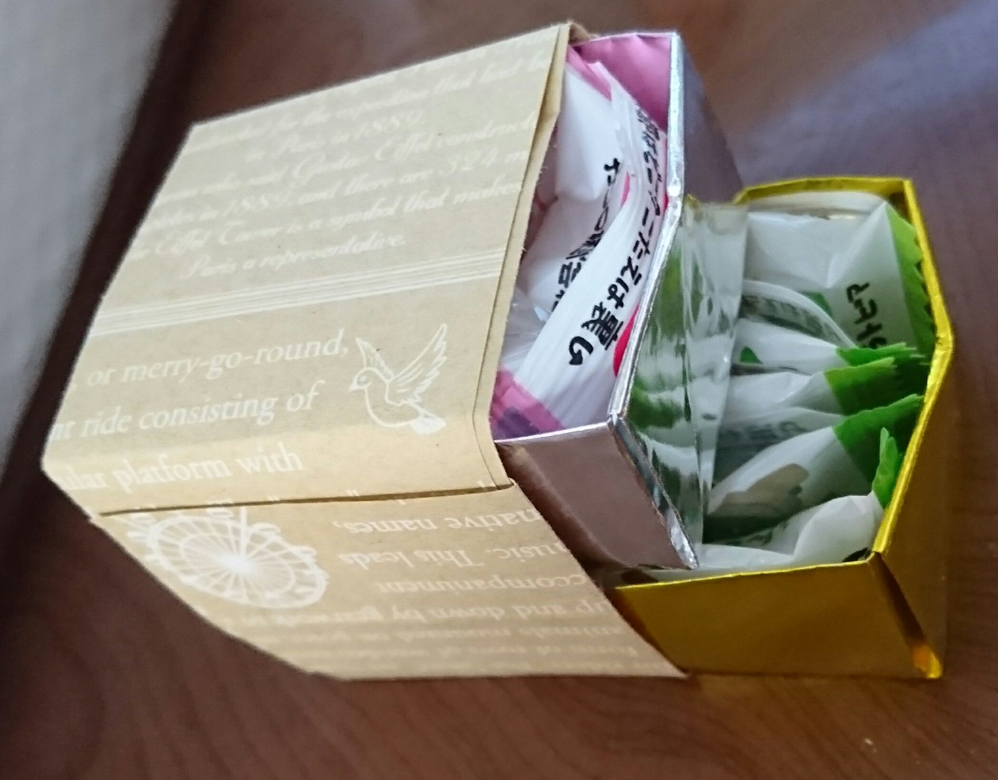 多趣味人 娘作の 折り紙で作った小物入れです バラバラしてたあめを入れていました 詳しくはホームページに載せています 折り紙 ハンドメイド 小物入れ 飴入れ いいねした人全員フォローする