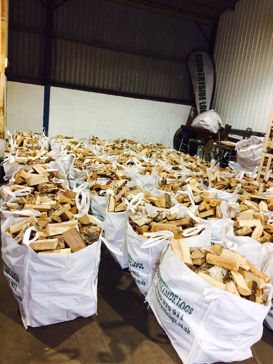 CountrysideLogs's tweet photo. A busy morning getting ready for next weeks local deliveries! #kiln #dried #logs https://t.co/yrB1FBO2NF