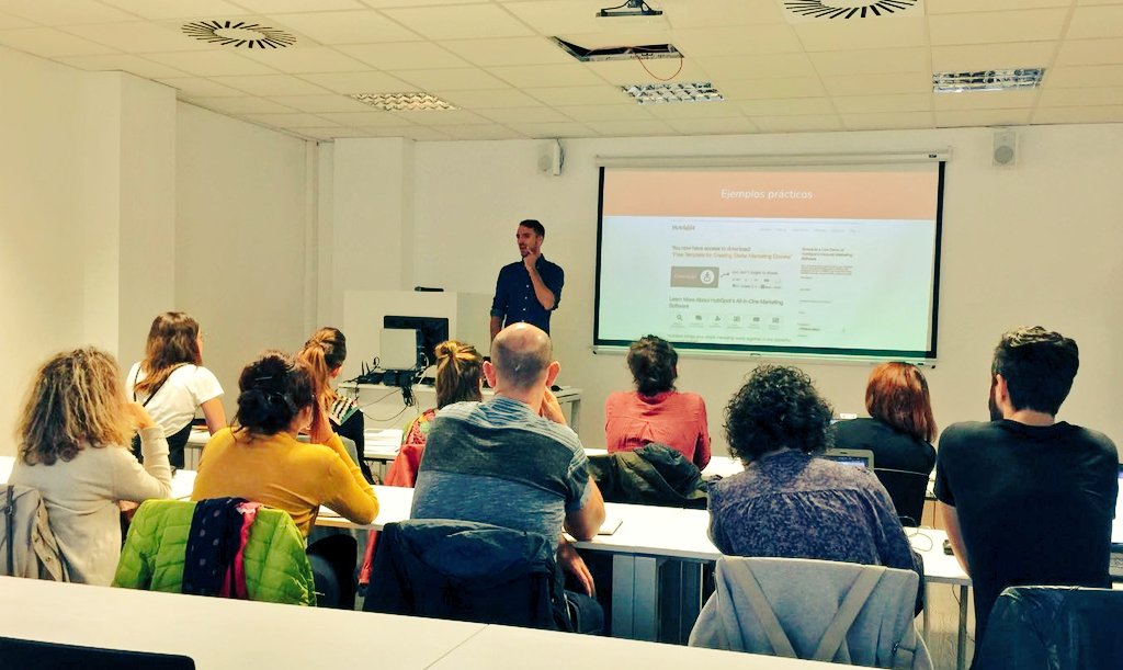 Sábado por la mañana y nuestros alumnos del #PEMD aprendiendo a definir una estrategia de #inboundmarketing de la mano de <a href="/InboundCycle/">InboundCycle</a>