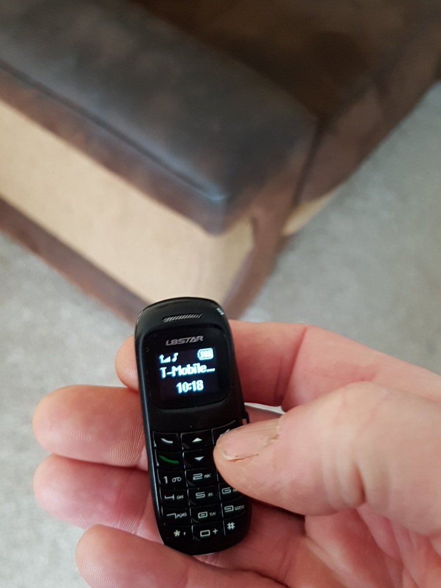 Garethstephen12's tweet photo. World's smallest smart (ish phone) https://t.co/ORHkCC47HL