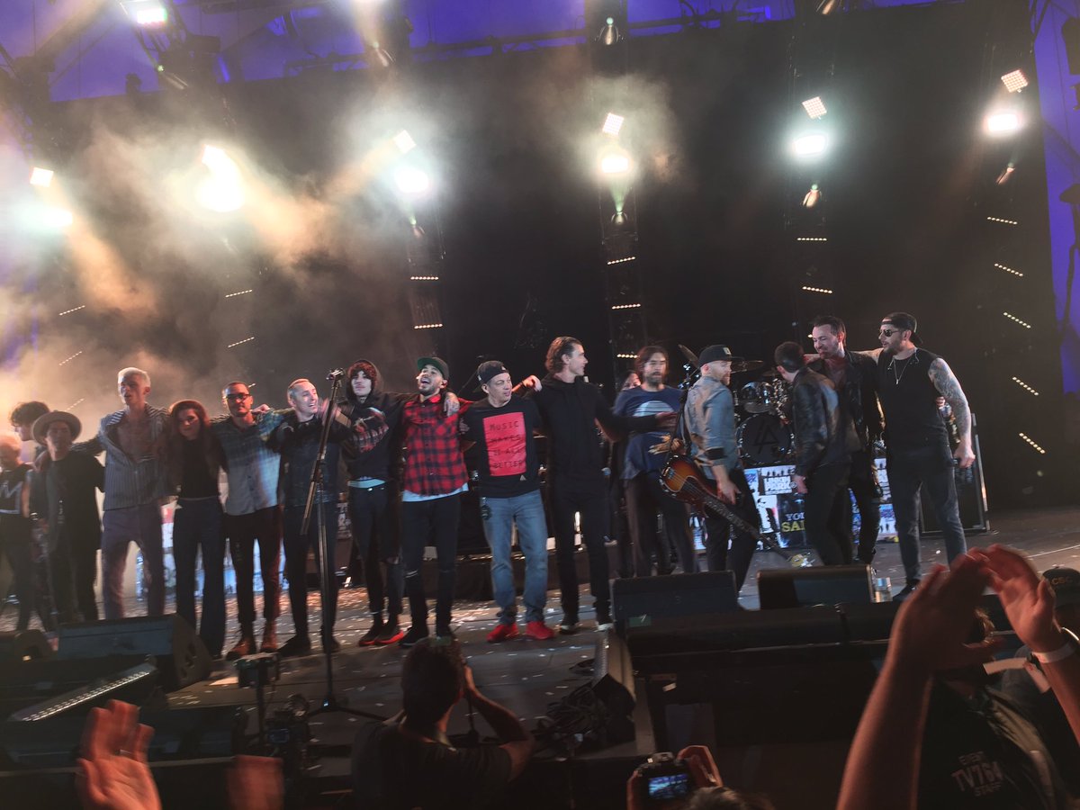 LPLive's tweet photo. We laughed. We cried. We danced. We sang. Miss you, Chester. https://t.co/iHr61i7rXN