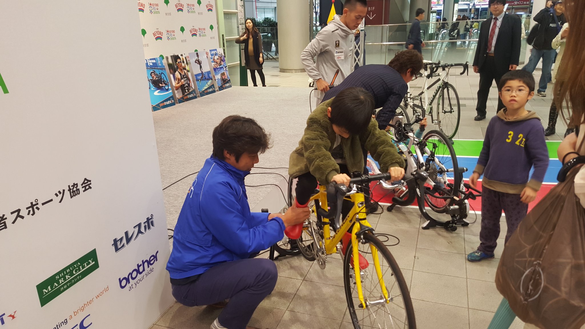 Triathlon Japan 日本トライアスロン連合 バイク試乗会実施 Beyond Fes Supported By セレスポ Mc松山アヤトさんと 中山賢史朗 選手トークショーのあとは パラトライアスロン バイク試乗会を行いました Tokyoparasports 中山選手とタンデム Triathlon Japan 日本トライアスロン連合 バイク試乗会実施 Beyond Fes Supported By セレスポ Mc松山アヤトさんと 中山賢史朗 選手トークショーのあとは パラトライアスロン バイク試乗会を行いました Tokyoparasports 中山選手とタンデム