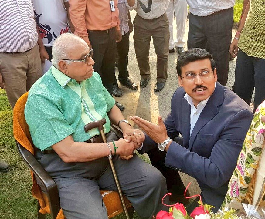 Ra_THORe's tweet photo. W/ legendary footballer sh PK Banerjee. Honored by FIFA Centennial Order of Merit, his contribution to Indian football remains unparalleled. https://t.co/inyID9tlHz