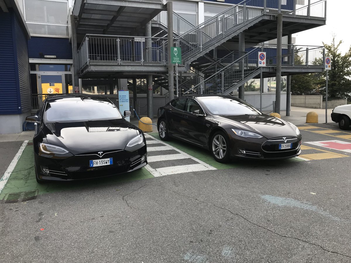 lamiatesla's tweet photo. @IKEAITALIA Carugate. #tesla #models hardware 1 e 2 https://t.co/Wj1tTfJMHa