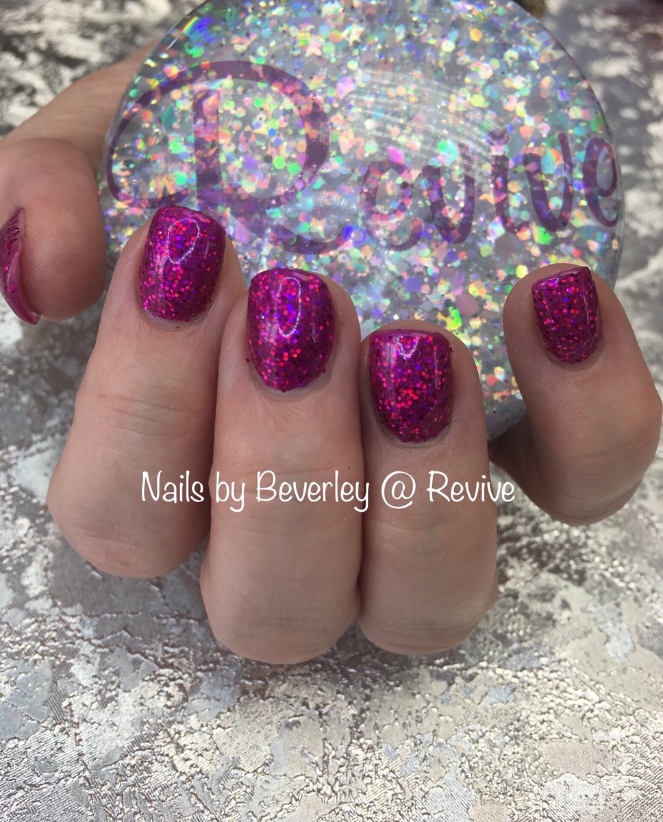 We have been busy bees at Revive this week with nails 💅🏼🐝 Here’s just a few of our creations!
#nails #CAManchester #CND #Shellac #Acrylic