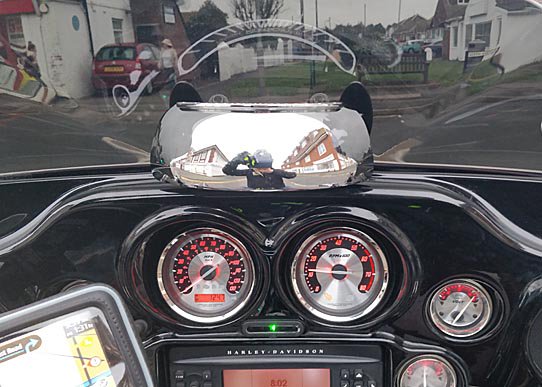 RiderScan's tweet image. Dave Whinray's 2010 Harley-Davidson Street Glide
 
I wish we had a full pic of the bike! Thanks Dave, ride safe.