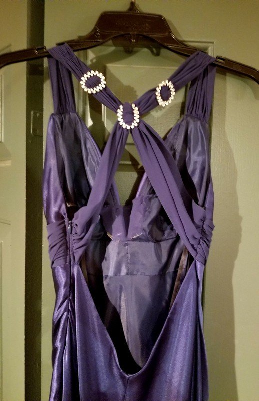HannahABrady's tweet photo. Last chance for the #weekend if you need an #eveninggown for #halloween. #Vinted. Size 4, $10. Any takers? https://t.co/L6gPOeJ2E8 https://t.co/wVN6WXRVDR