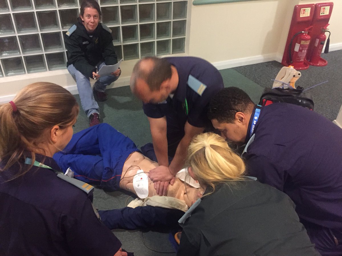 ShadmanAziz2's tweet photo. Good chest compressions are the key of any cardiac arrest resuscitation #ERConf17 #30:2 #pushdownforbrain #liftupforheart #moulage #learning https://t.co/H0rxtuVggL