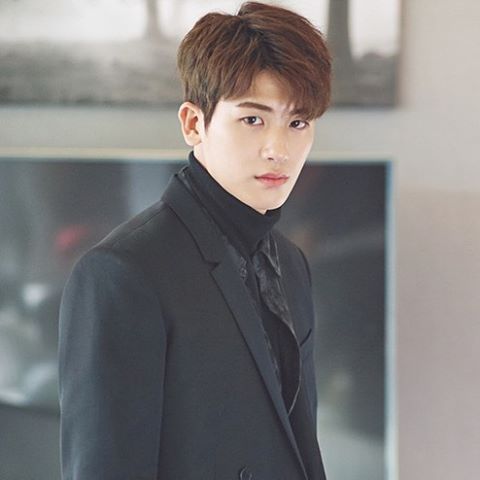hyungsikvisual's tweet photo. rt if you miss ahn minhyuk. https://t.co/xIZIScxs6g