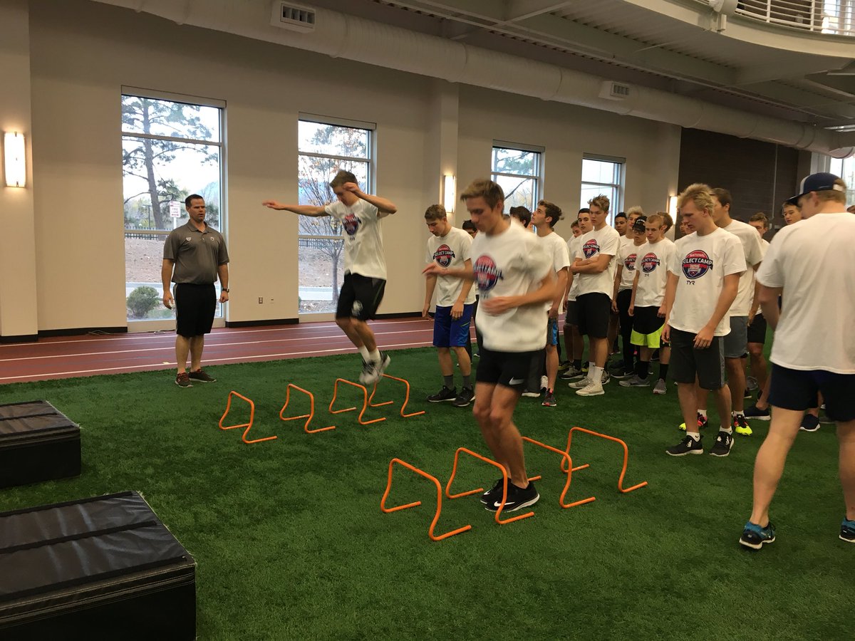 USASwimInsider's tweet photo. Saturday morning dryland with @kkrirsh! Hurdle jumps, wall balls, lunges and more! #NatSelect17 💪🏼🏋🏽☀️ https://t.co/OmRVLSldOm