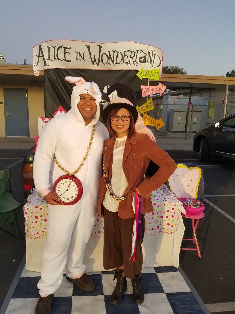barronteach's tweet photo. Great night with our BT Families! TRUNK OR TREATS
#BTSOAR #CESD https://t.co/WU9jJZWWZ8