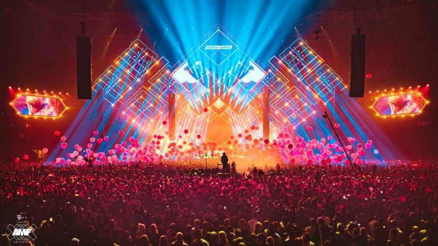 TheMusicEss's tweet photo. #GALLERY: 30 pictures which prove the sheer grandeur of the @_AMFofficial 2017! https://t.co/I8utewv9Tg #THEatADE #ADE2017 @ADE_NL #AMF2017 https://t.co/47eQA6knoP