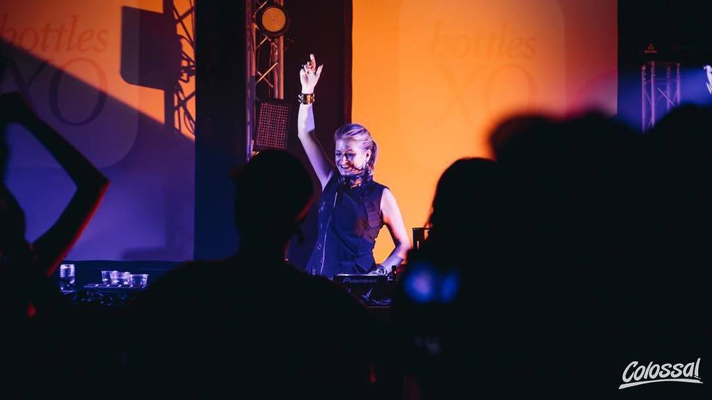 colossalphotos's tweet photo. We've got Amy Dabbs over at Labrador Park, to bring us through this spooky night with some mind-blowing techno! 📸:@zomgitsashok #colossalLI… https://t.co/jJjjF70Eew