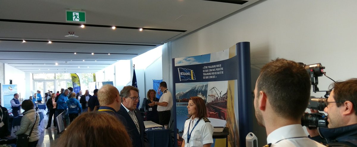 pointcomm_'s tweet photo. La visite du ministre Jean D'Amour à l'événement Bienvenue à bord! à la jetée Alexandra du Port de Montréal. Jusqu'à 16h. #bienvenueabord https://t.co/bQPRyloXeq