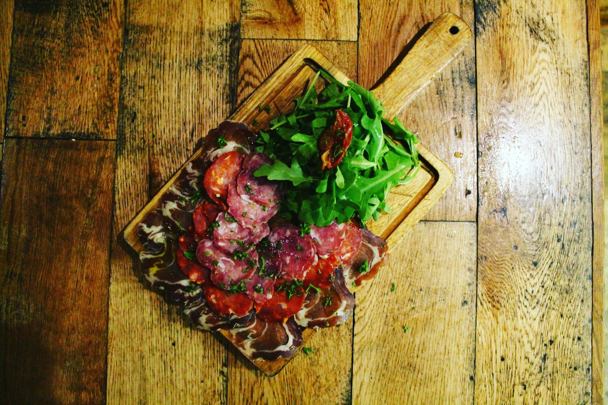 LubensPizza's tweet photo. Who else loves a classic deli board? #lubens https://t.co/RgAaqa8qUE