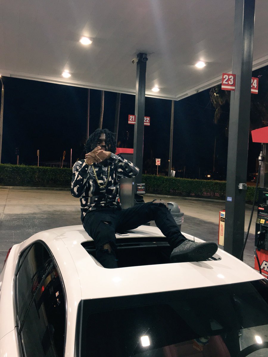 160Bug's tweet image. Most of all ain’t like dese other niggas, Im the man now I demand it🔥🤑‼️#NMBHOCO2k18