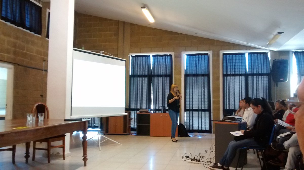 elimpanero's tweet photo. @CCRTIC presentando experiencia #DIME2017 aprendizaje móvil con @gabygalindez https://t.co/fTad9ec9Bh