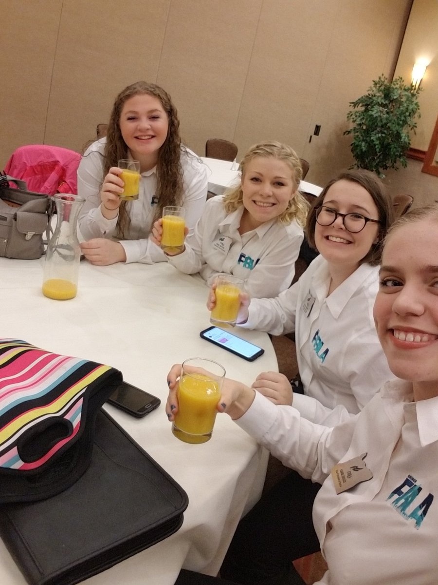 ORFBLAevp's tweet photo. Best Breakfast Club Ever! So excited to see you all at OLI tomorrow! #ImagineOLI #FBLAForTheWin #FBLAwesome @OregonFBLA https://t.co/eQBkN4h2Vg