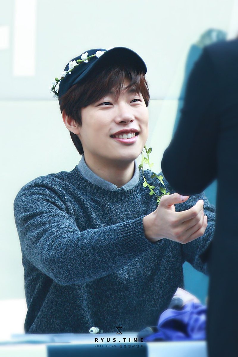 2017.10.28 탑텐 팬사인회
오늘도 류다정💛💚

cfile9.uf.tistory.com/image/99ABDB33…

#류준열 #ryujunyeol