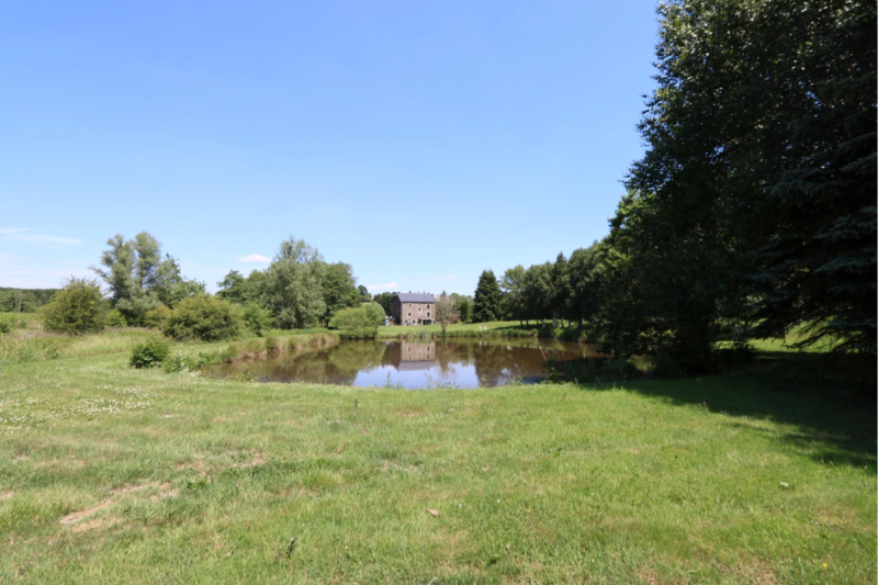 HomeOfficeBuild's tweet image. Une superbe propriété bordant l’Ourthe et située à l’entrée du village de Gouvy vous ouvre ses portes. bit.ly/2xjDqqE