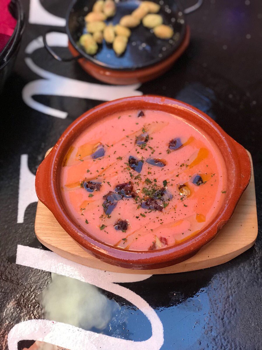 EnfermeroEnred's tweet photo. Así de bien se como en @LasTablaSevilla 

#Sevilla 😍 https://t.co/d9ai7OY4Dv