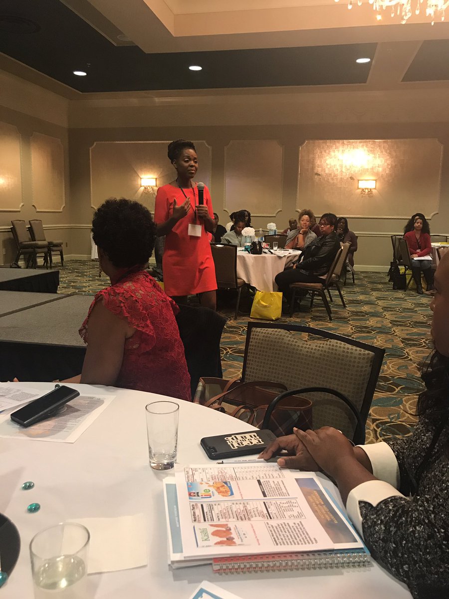 MomsNCharge's tweet photo. Enjoying this session w/ @Cleverlychangin about a formula for healthy living #learnshiftgrow https://t.co/jWkbTygITR