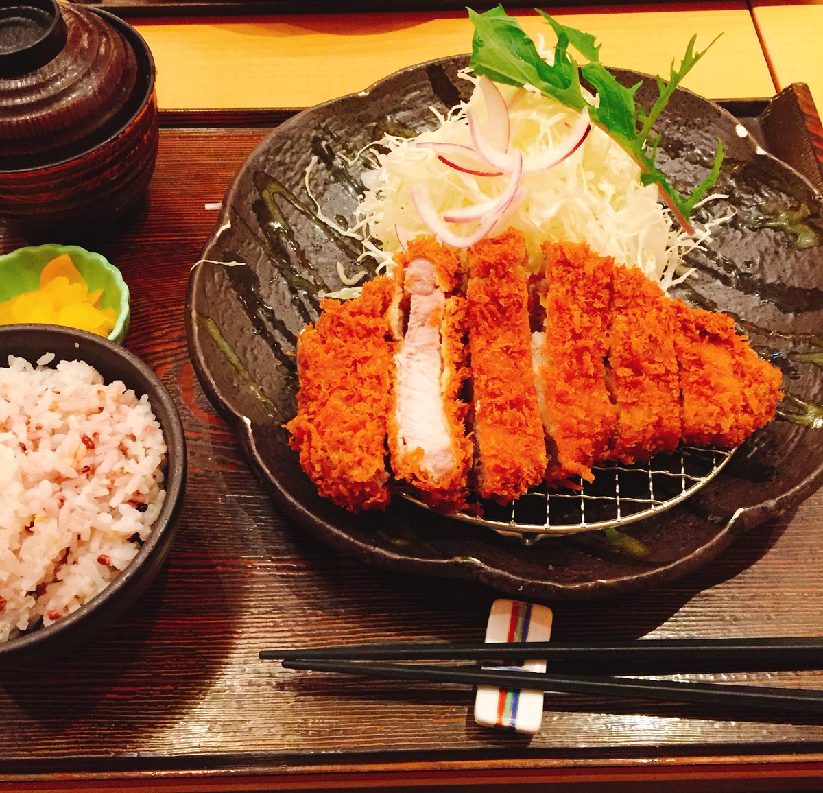 pampukinhat's tweet photo. 江東区新砂【マ・メゾン】
『青森県産こだわりポークの熟成ロースかつ定食』
#グルメ #飯テロ #トンカツ #ロースかつ #お腹ぺコリン部 #江東区 #夕飯#SUNAMO https://t.co/lFXQ85PKxR