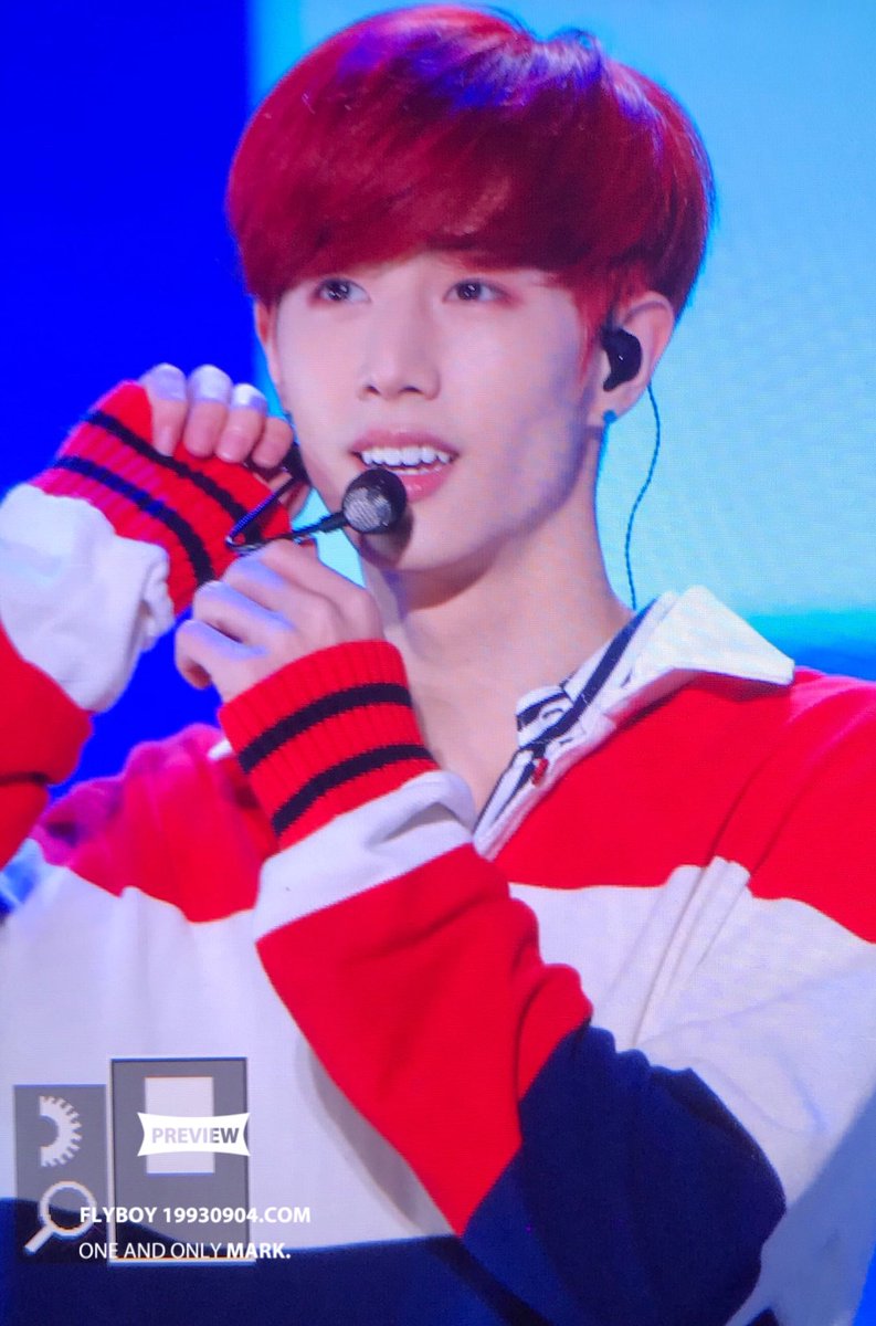 19930904com's tweet photo. 171028 평창뮤직페스타 오늘의 빨간 맠 💕 #GOT7 #갓세븐 #Mark @mtuan93 https://t.co/kD5Mq19aHz