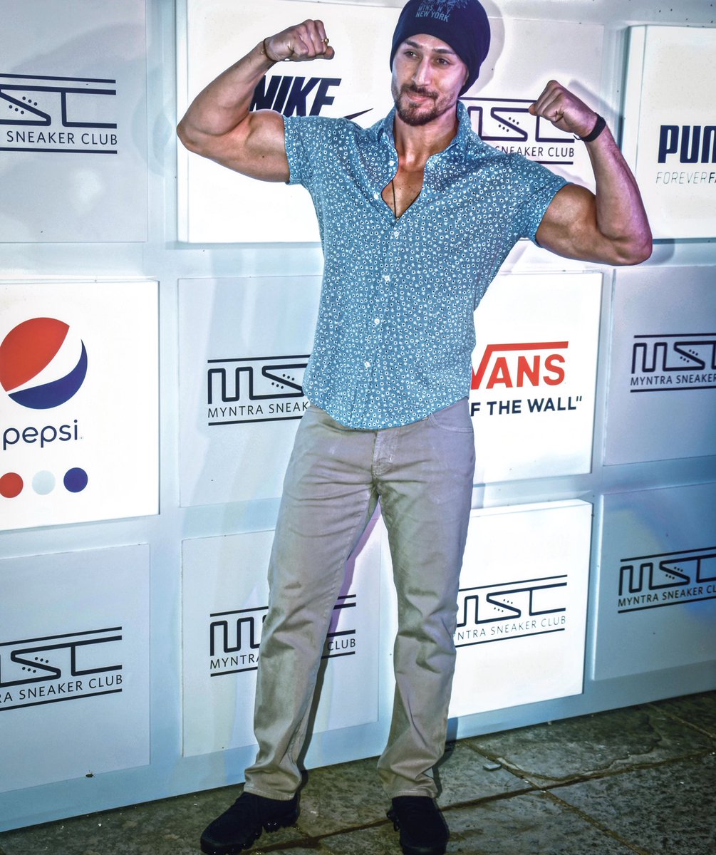 iTIGERSHROFF's tweet photo. #aboutlastnight...interesting concept by @myntra to create #MyntraSneakerClub! 😊 @nikesportswear @toastevents_in https://t.co/Q3lry2tHz5