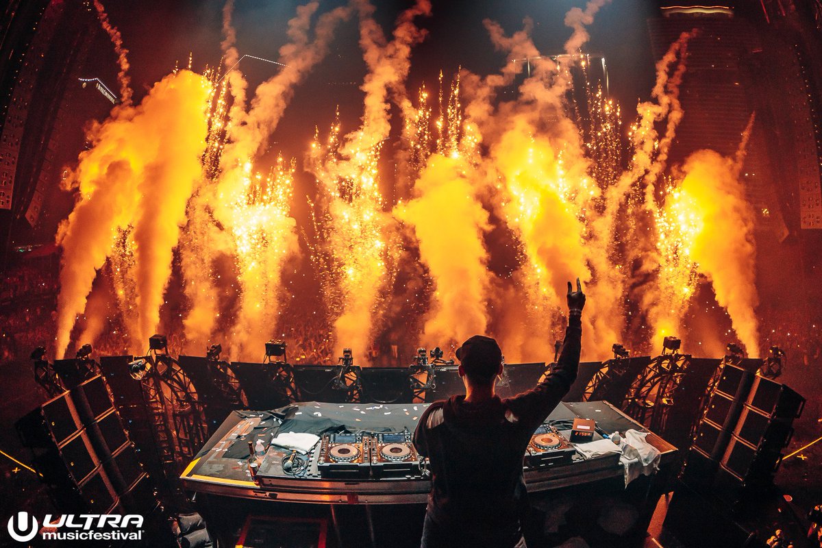 VirezFM's tweet photo. ¿Que artistas quieres ver en el próximo Ultra? Es la pregunta que está haciendo @ultra para su 20 aniversario https://t.co/9Ezq7hLd0e