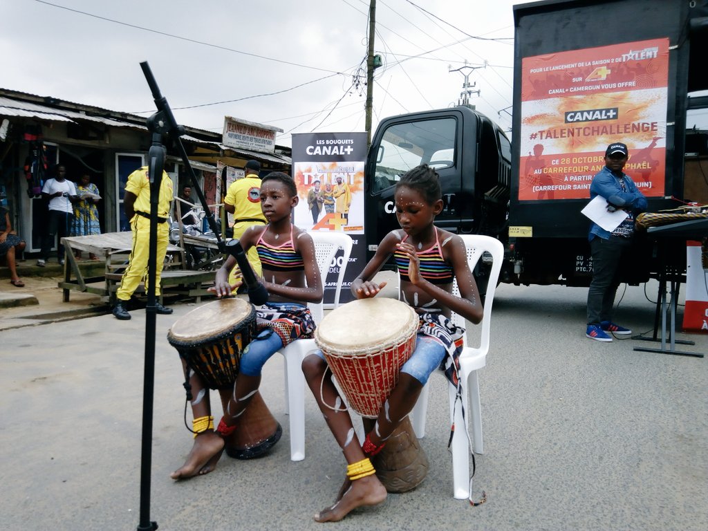 alainyoudjeu's tweet image. Premier talent. Ces deux petites filles sont Cathy et Nina.  Elles jouent au Njembe. Elles ont émerveillé le public. #Talentchallenge
